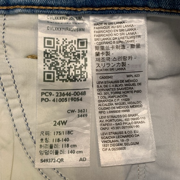 NWT Levi’s Classic Bermuda Denim Shorts, Cuffed Hem, Pin Stripes, Size 24W - Picture 8 of 15